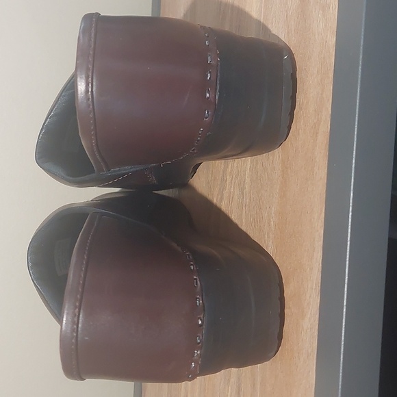 LL Bean Comfort Mocs, Women's 7.5M, Brown Leather Professional Clogs, Slip Ons - Picture 4 of 8